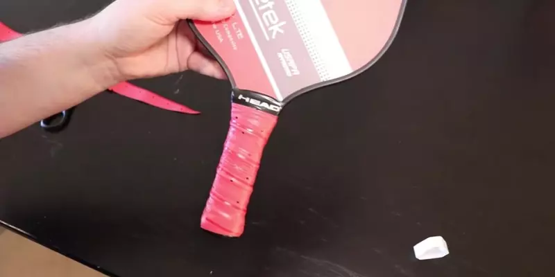 How to Regrip a Pickleball Paddle?