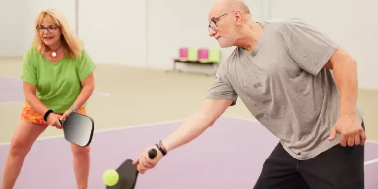 How to Swing a Pickleball Paddle