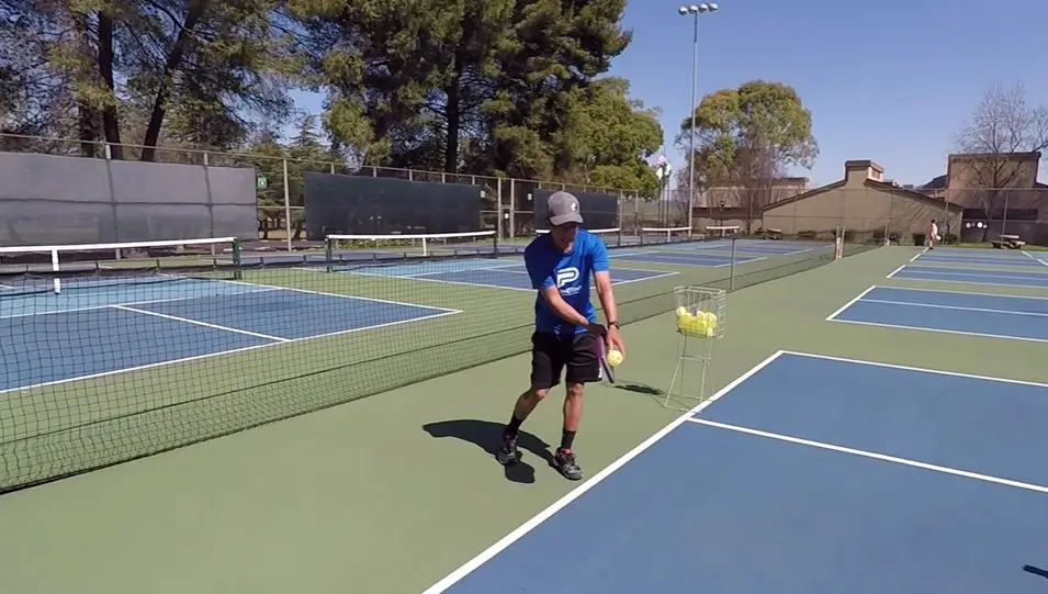 Pickleball serving rule (Contact the paddle with ball at the Navel)