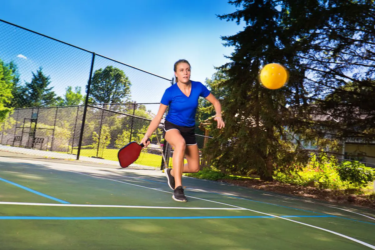 Do You Watch The Pickleball Hit Your Paddle? (1)